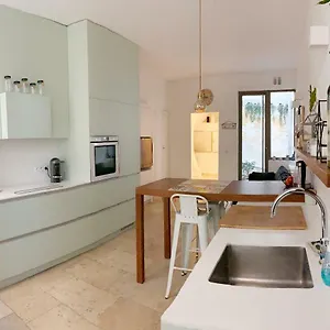 https://la-maison-candide.fr-provencehotel.com